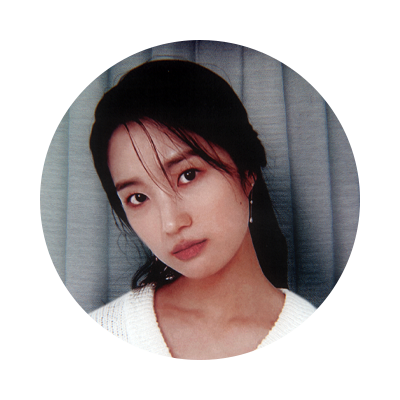 ❁ ︰ “Soft-hued petals, immortal grace of scrivenery becomes hers.” A wordsmith in the eventide and daytime, dappled with deary kisses. In rush︱x