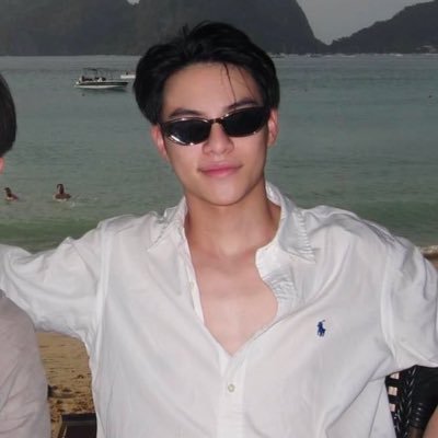 ใครก็รู้ว่าค้อนมีเอาไว้ให้ทุบ ถ้ารักนะจุ้บๆ ก็รู้ได้เลยว่ามีเอาไว้ให้เธอ