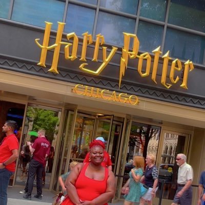 Criminology Major 🕵🏾♀️📓✏️ Crafter 🎨 #Ravenclaw 🦅💙🪄 It Girl 💕 Horror Fan 🩸& I look like a Teddy Graham 🐻😊