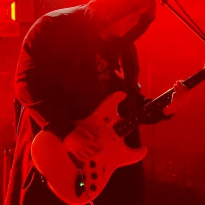 鹿児島の唯一無二のロックバンド「PICKLESS」の無類の猫好きギタリスト!活動再開しました!ロック全般好き。よろしく♪
