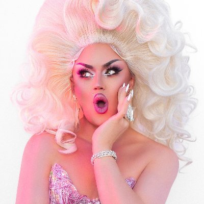 ☀️ ¡Soy yo, la Pink Chadora!
🎥 Drag Race España @dragracees @WorldOfWonder
💓 ¿Quieres alegría? ¡Aquí me tienes!
📧 Colabs · PinkChadora@gmail.com