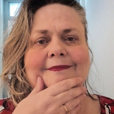 Home-cook/Sardegna-lover/Cat Violetta/Biofood/Water/Sun/Swimming/Jazz/Yoga/1968/Nature/La Dolce Vita/Wellness/600 Cookbooks/Tai Chi/Books/Health/Flowers