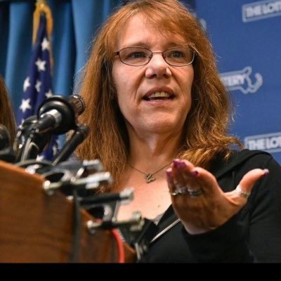 I'm Mavis Wanczyk, winner of the powerball lottery of $758,510,000. I'm giving out cash prizes to my first 1000 followers. God bless America 🦅🇺🇸