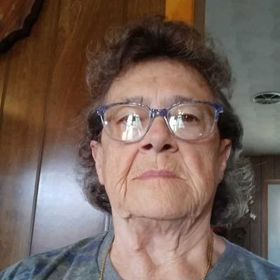 EvanKate1352's profile picture. I’m here to help poor people I’m from rich family 🥹