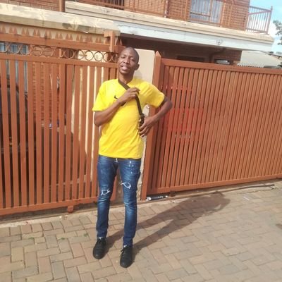 Humble pedi guy
Tlogolo sa Ngwatomosadi le moloko wa moloto