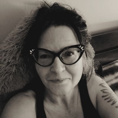 I am...Mother, Daughter,Grandma, Great Grandma,my soul belongs to Stephen King, art,daydreaming, nature,books and animals.
Instagram: tracybirrell1957