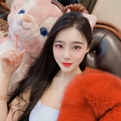 EvaEva92194's profile picture. 