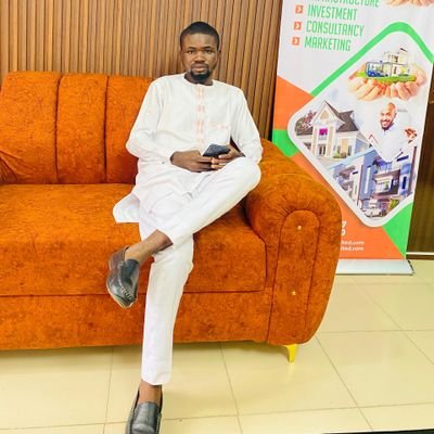 Your trusted and informed guide to Nigeria's vibrant and blooming real estate market.
Let's help you get that dream home 🏡