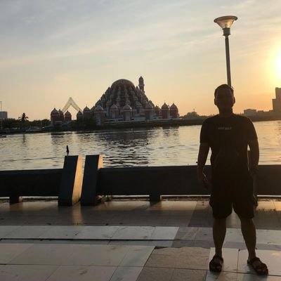 ⚜️ Bissmillah 🔱
Versi terbaik itu bukan yang sempurna, tapi yang terus tumbuh meski terluka