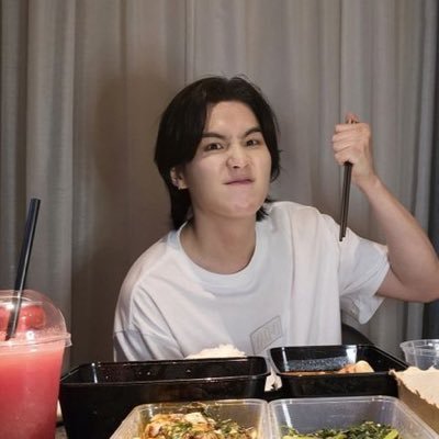 borayinks_'s profile picture. BTS ONLY | OT7 | No solos, shippers or antis | she/her | BW 💅🏾 #AllBlackLivesMatter | 2025 Baby ARMY