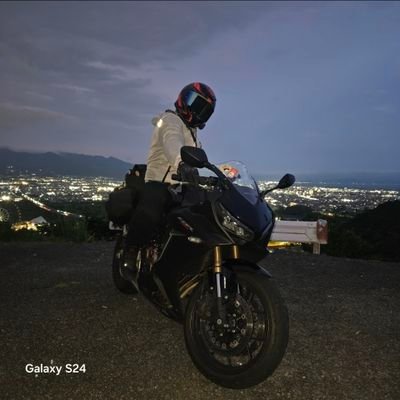 Waka12141227's profile picture. H19.8.14普通自動車取得(MT)
R5.8.30普通自動二輪取得
R6.9.22 大型自動二輪取得

山梨と静岡を行き来する車(AQUA)乗り+ほぼソロライダー(CBR650R) 🏍️💨
せんちゃん推し+御刻印⛩️👏😑
無言でフォロー失礼しますね🫡