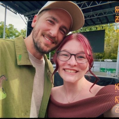 #1 brand new stan ||| future asl interpreter 🤟🏻 ||| the girl who stones sunglasses ||| kendall’s wwg 12.10.23 ❄️🌎