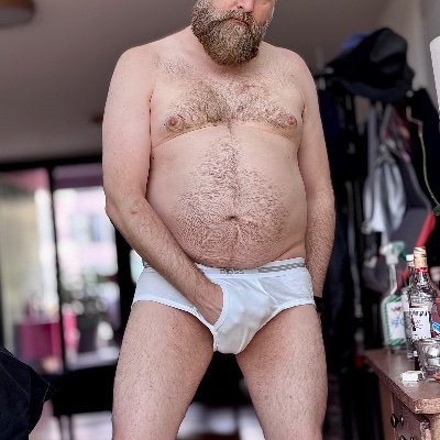 Beefy hairy daddybear who loves to share his body with you 🐻 Edging, Poppers, Solo 🧔🏻♂️👊🏼💦🍆 Sub to JFF to see face!