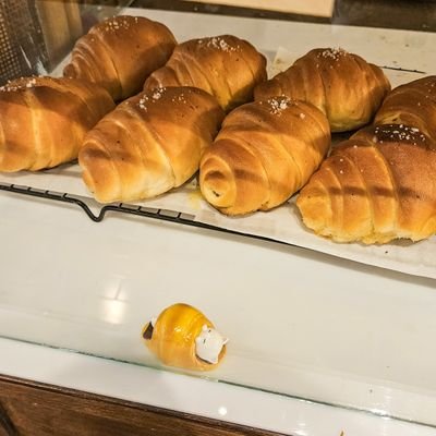 toastandtext's profile picture. ☁️“คำบางคำจากหนังสือที่อบอุ่นเหมือนขนมปังปิ้ง”☁️
🍞 รีวิวหนังสือที่ปลอบใจ  
🍵 เมื่อคุณรู้สึกจิตตก เรามีเล่มให้คุณกอด
🧸 DM เพื่อพูดคุย
#toastandtext