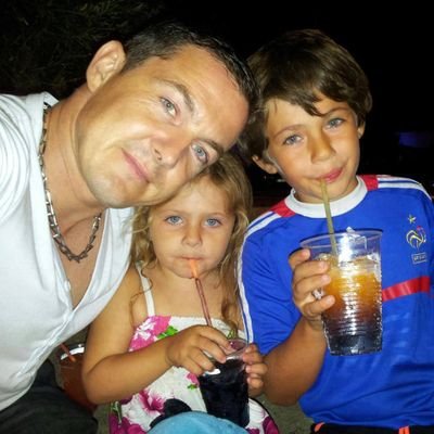 Divorcée et père de deux enfants je suis agent de Transite je suis a mon Compte
