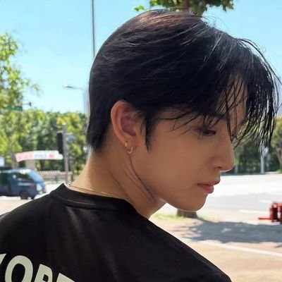 2000 ㅡ Elegance in motion, mystery in every glance Bae Jinyoung is a story you want to unfold.