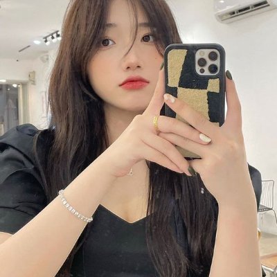 AdelineWil21813's profile picture. 