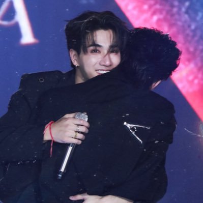 perthsanta ★ || skz & 7dream || seeing ateez 🖤🤍