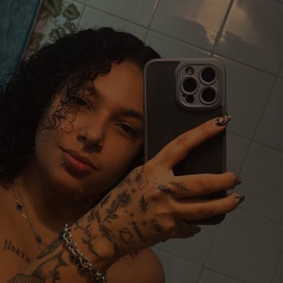 graazziiiii's profile picture. Esse perfil só tem reclamações, desabafos e coisas nada cm nada!! Sejam bem - vindos ao caos 🥴