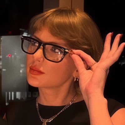taylor swift | messista | bookstan | @universitario