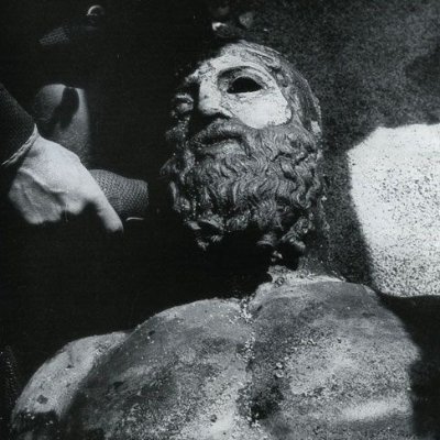 brokencabare's profile picture. Selbstreferenzialität