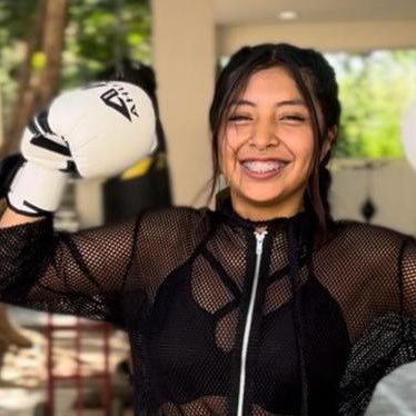 Mexicana… mi pasión es el box, me gusta cocinar y hacer deporte. soy muy buena onda