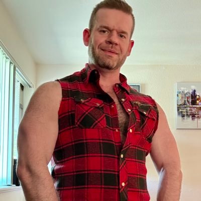 Muscle Bear in Training 💪🏻enjoy showing myself off along the journey 😈😉 Please be legal age to view adult content. (He/Him).