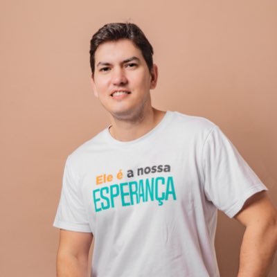 Marido da Marina e pai do Davi e da Sarah. Pastor na Igreja Presbiteriana Esperança em Vitória.
