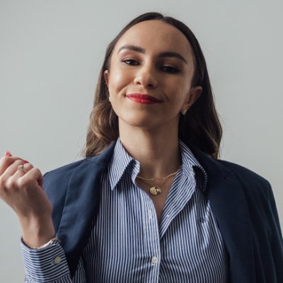Publicitária, mestranda, founder da @OnFireProdutora, palestrante, creator, bailarina, botafoguense, violinista & outras skins. | 💌 contato@marketinggmari.com