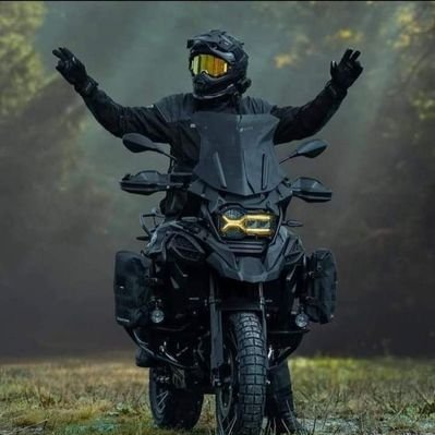 Divallii's profile picture. Electrician , Gamer