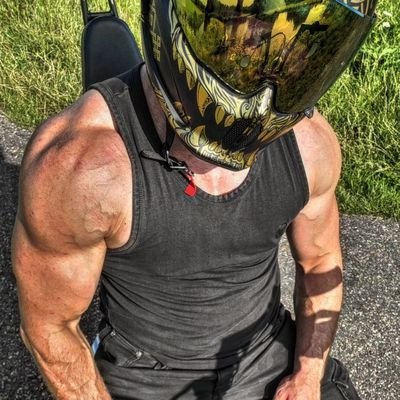 I can, and I will.
🇵🇱 Polish to the core
🏋 Powerlifter
🦍 Bench Presser
🤘 Metalhead
🚁 Biker
☢️ Trollhunter.
My heart beats on the right side