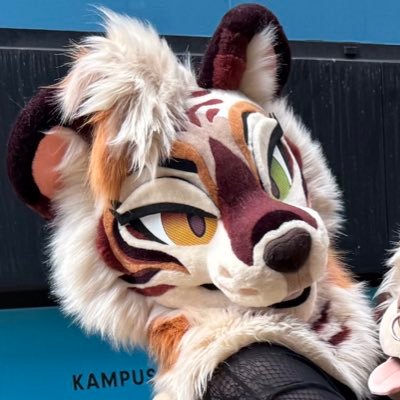 finch/sage ✧ creature feature ✧ loves @moofsterwolf 💍🩵 /// priv: @piebaldtiger