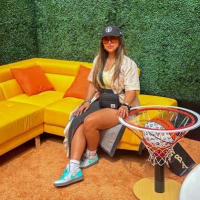 Hopefully this is a temporary account. I don’t wanna start over on this app, but my original account got h*cked. gimme @msmeliss back 🥹 anyone, HALP! 🙏🏽