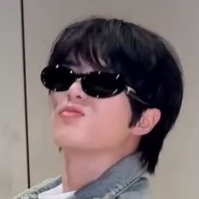 undertheseabin's profile picture. i'm beomars 🐮