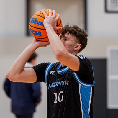 Williamsburg HS 26’ | 3.7 GPA | 6’4 200lb Wing| Midwest Basketball Club MHC | Tight End Burg 🏈 #5 |Cell: 513-940-2082 | gradybarber2007@gmail.com