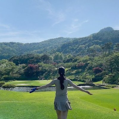 ClearMove35's profile picture. Build your wings on the way down.
