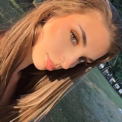 cloe_eslv's profile picture. 