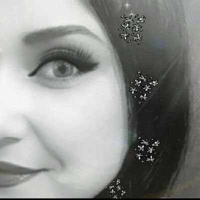 Tamam_Ahmad7's profile picture. لم نولد قاسيين ولم نكن كذلك أبداً لكنها التجارب والخيبات  غيّرتنا الظروف والصدمات  علّمتنا الحياة ألا نثق بجمال البدايات 🇯🇴