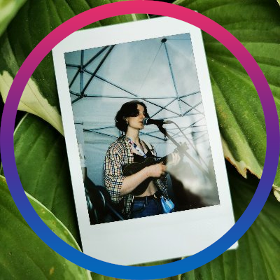🌈 drama acting student & independent artist 🎶 musicals, bisexuality, dodie, popculture, self promo and other shit in polenglish 🌻 mother of bootlegary 💖