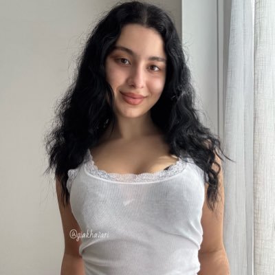 Gia, UK, I love history, art and high heels. my main account - @giakhavari