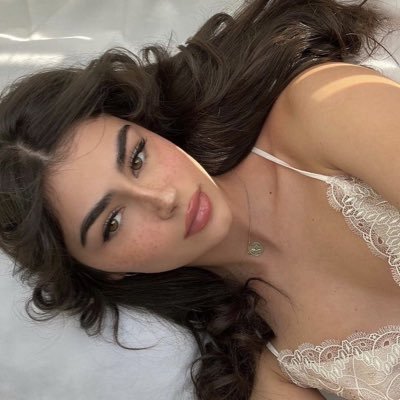 calimoods's profile picture. 