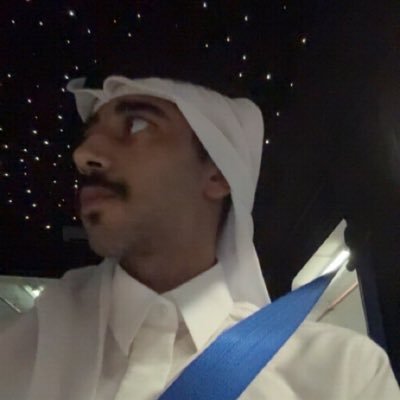 “الكتابةُ، غيمةُ روحٍ تمطرُ على الورق. | writer🇦🇪