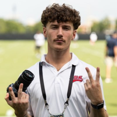 @1010XL | 21 years old | UNF 27’ - Multimedia Journalism | #DUUUVAL