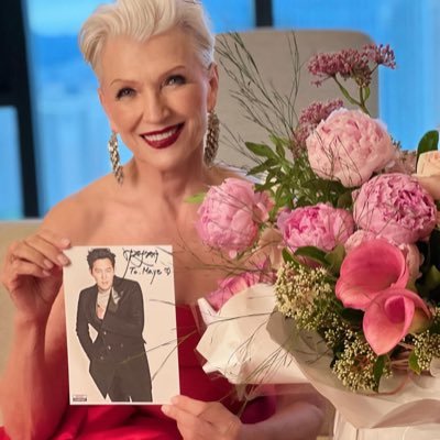 Bestselling International Author of A Woman Makes A Plan š Doctor of Dietetics š©āš Supermodel šš #ItsGreatToBe76 Manager: anna@mayemusk.com