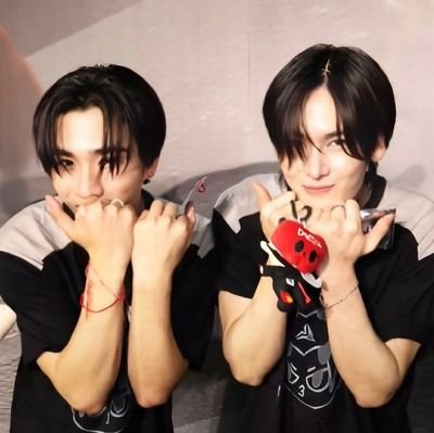 เพราะพวกเค้า เราถึงมีความสุขในทุกๆวัน🖤🤍
ขอบคุณที่ทำให้กลับมามีรอยยิ้มอีกครั้ง🫶