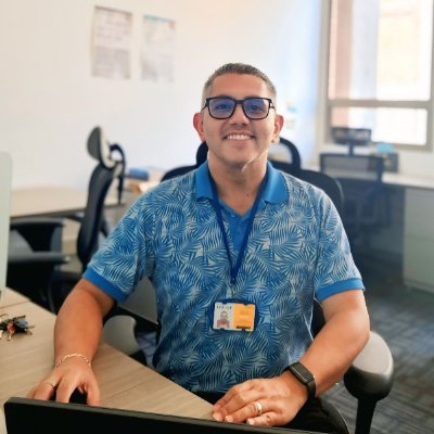 Educador de maestros.
Si no sabes, te enseño. Si no puedes, te ayudo. Si no te atreves, te animo. Pero, si no quieres, no puedo hacer mucho por ti.