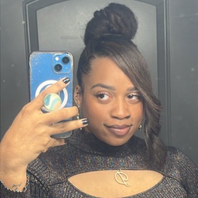 I can't be a singular expression of myself..✨🧚🏽♂️🌱 IG: Danaya_e #HowardAlum • #SteelerNation