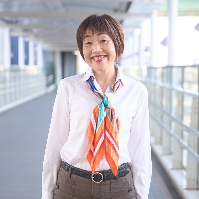 独学で英語が話せる習慣化テクニック | 外大なのに話せないコンプレックス+留学ナシ→国内独学バイリンガルTOEIC970 | 英語講師20年2500名 | 旅好き🛫 バックパッカー3年| 2018年~依頼途切れない英語コーチ | 英語コーチの育成アカデミー主宰 | 毎朝6:30に英語名言発信中📱