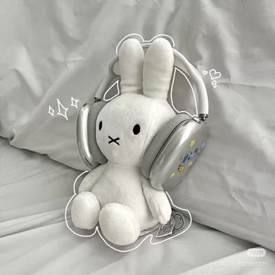 ccc1495909's profile picture. 