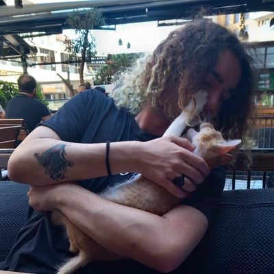 EmirEmreAK5's profile picture. Confused human being.